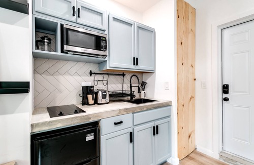 Coral Way Apartment | Coral Way Studio in quiet area + Fast Internet