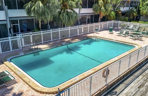 Lauderdale Harbours Condo | Cordova Arms by Rocketstay