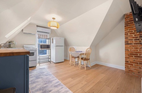 Annapolis House | Corner House - Cozy Five Star 2 Bedroom Suite. Downtown and Stadium. Parking!