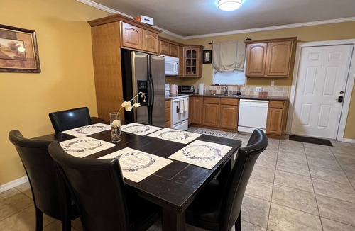 Highland Garden Villa | Corner unit Gated Design Comfort 2/1 WIFI Netflix WD