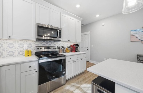 Monteray Shores House | Corolla Mode | 5280 ft to the beach | Private Pool and Community Pool