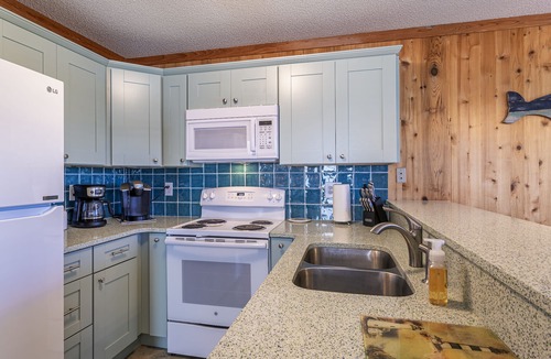 Ocean Sands Condo | Corolla Oceanside Condo Just steps from the Beach - sleeps 6