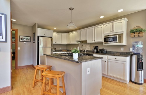 Killington House | Cortina Mountain Chalet - Outdoor Hot Tub - Close to Pico and Killington Mountains