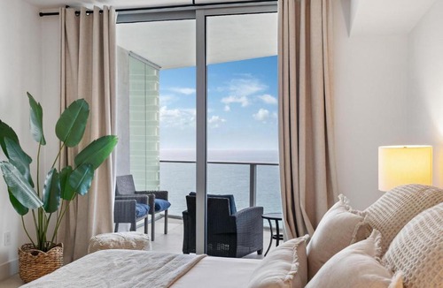 Hollywood South Central Beach House | Cosy 1 Bedroom Breathtaking Ocean Views at LYFE Resort