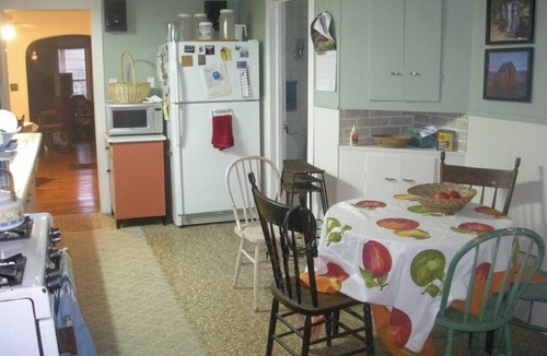 Ellicottville Villa | Cosy Pet Friendly Village Home. Sidewalk access to pubs/shops. 5 min to Slopes