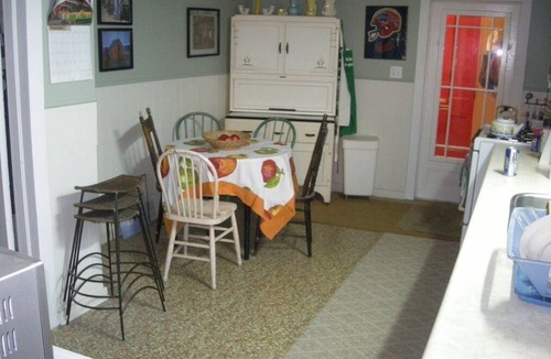 Ellicottville Villa | Cosy Pet Friendly Village Home. Sidewalk access to pubs/shops. 5 min to Slopes
