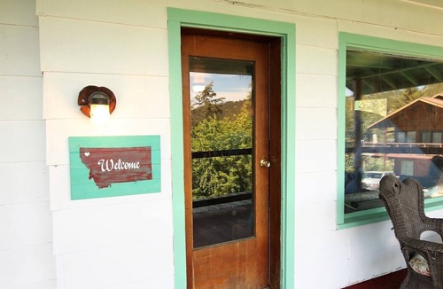 Somers Cottage | Cottage at Somers Bay overlooking Flathead Lake