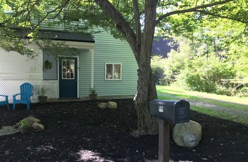 Lakewood Cottage | Cottage Escape in a Woodland Paradise with Easy Lake Access