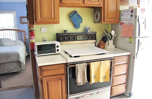 Brewster Cottage | Cottage near bay beach- 1 Bd/1Ba