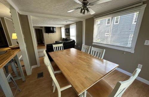 Huron House | Cottage Near Cedar Point & Beach