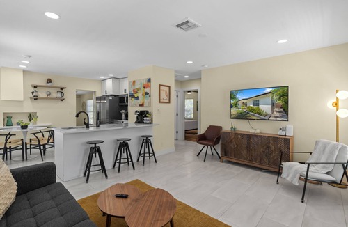 Central Fort Lauderdale House | Cottage w Peacocks Managed by BNR Vacation Rentals
