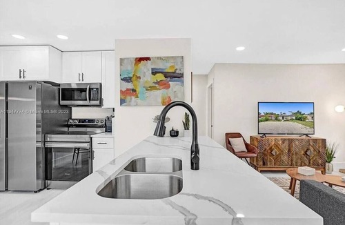 Central Fort Lauderdale House | Cottage w Peacocks Managed by BNR Vacation Rentals