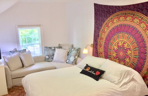 Woodstock Apartment | Cottage - Wildflower Suite