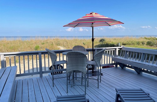 Buckroe Beach House | Cottage with private beach!