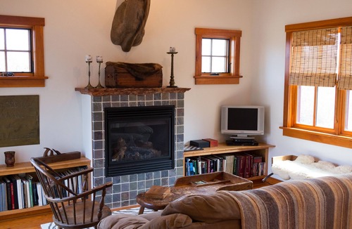 Tolchester Beach Cottage | Cottage within walking distance to the Bay!
