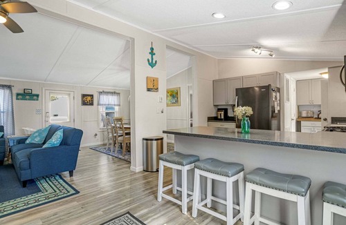 Birdsnest House | Counting Corks | Waterfront Pet Friendly Cottage w/Dock for Crabbing, Firepit & Near Cape Charles
