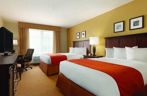 California Hotel | Country Inn & Suites by Radisson, Lexington Park (Patuxent River Naval Air Station), MD