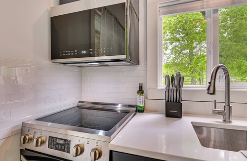 Shoreham House | Couple’s Retreat w/Water Access to Lake Champlain