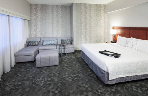 Eisenhower East Hotel | Courtyard by Marriott Alexandria Old Town/Southwest