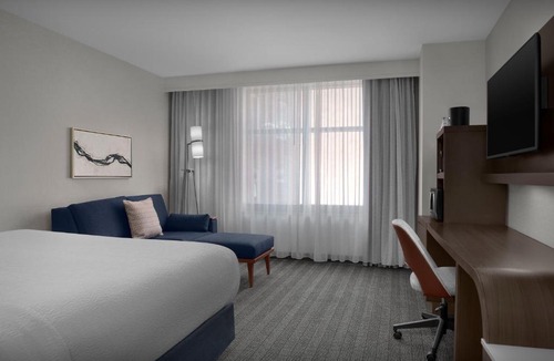 Downtown Richmond Hotel | Courtyard by Marriott Richmond Downtown