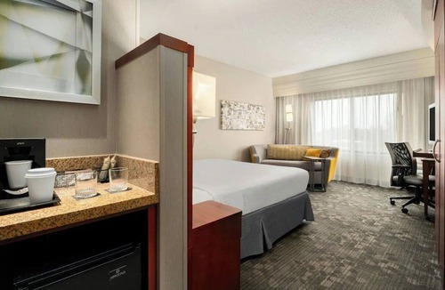 Salisbury Hotel | Courtyard Salisbury | King Sofa | Stadium, Salisbury U, TidalHealth Close