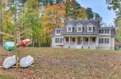 Lancaster House | Cow Shed Waterfront 3BR Home w/Boat Dock!