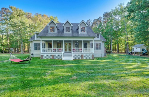 Lancaster House | Cow Shed Waterfront 3BR Home w/Boat Dock!