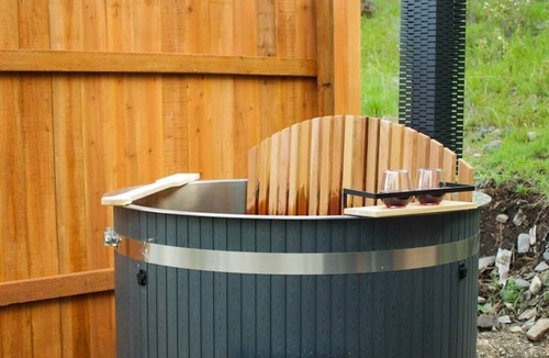 Plains House | Coyote Ridge Hideaway. Wood fired hot tub.