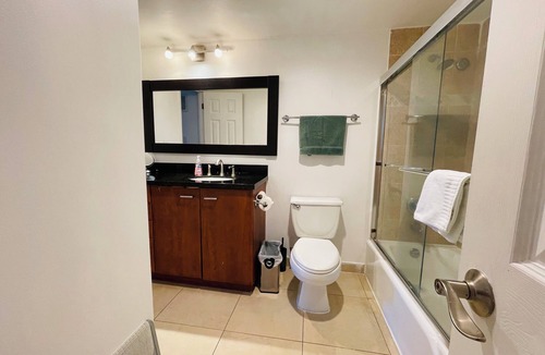 Sunny Isles Beach Apartment | Cozy 1-bedroom apartment in fabulous Sunny Isles Beach with WiFi, fitness room