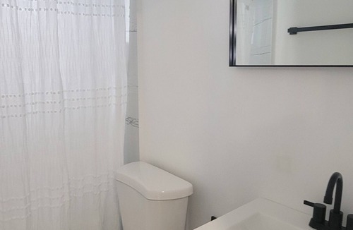 Miami Gardens Apartment | Cozy 1-bedroom, 1-bath studio near Hard Rock Stadium and Beaches.