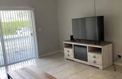 Ocean Ridge Apartment | Cozy 1-bedroom apartment in charming Boynton Beach with AC