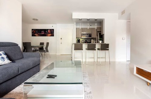 Aventura Apartment | Cozy 1-bedroom apartment with AC in brilliant Miami