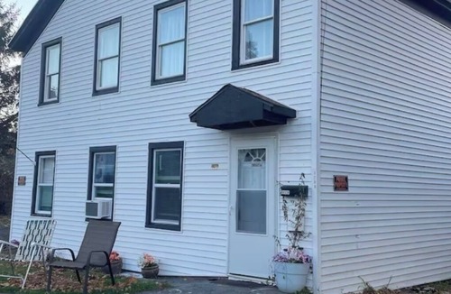Utica Apartment | Cozy 1-bedroom apartment in charming Utica with AC, WiFi