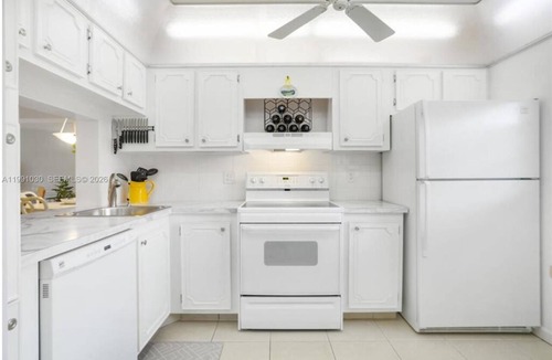 Lauderdale-by-the-Sea Condo | Cozy 1-bedroom condo across the street from the beach!