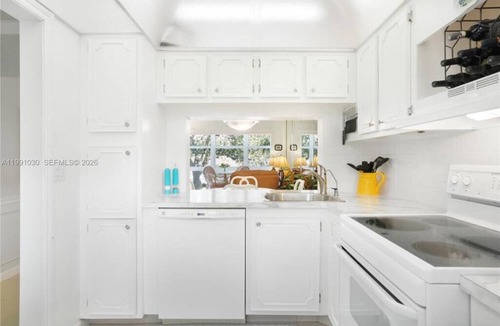 Lauderdale-by-the-Sea Condo | Cozy 1-bedroom condo across the street from the beach!