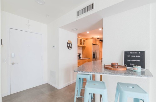 North Beach Condo | Cozy 1-bedroom condo in cool Miami with AC & wife