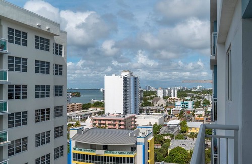 North Beach Condo | Cozy 1-bedroom condo in cool Miami with AC & wife