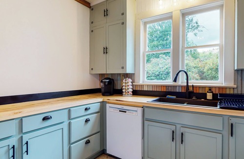 Somers House | Cozy 1-bedroom home across from Flathead Lake!