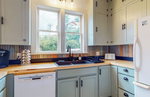 Somers House | Cozy 1-bedroom home across from Flathead Lake!