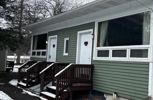 West Eaton Hotel | Cozy 1-bedroom hotel room in beautiful Hamilton - #316 Chenango