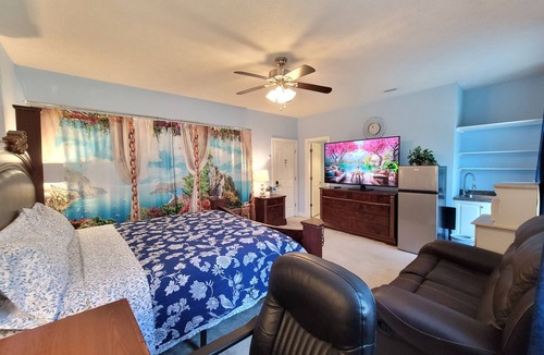 Hampton Hotel | Cozy 1-bedroom hotel suite with AC, WiFi in delightful Hampton