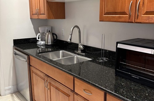 North Beach Condo | Cozy 1-bedroom oceanfront condo with full amenities in beautiful Miami Beach