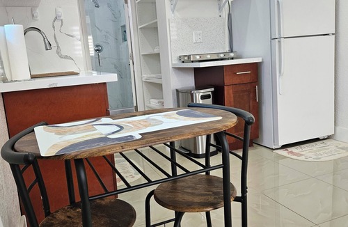 Miramar Apartment | Cozy 1-bedroom studio in delightful Miramar with AC