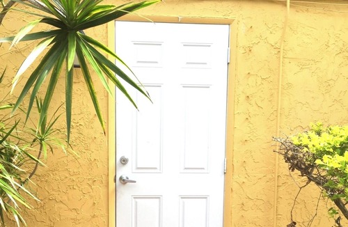 Weston Apartment | Cozy 1-bedroom studio with full kitchen in the Weston area!