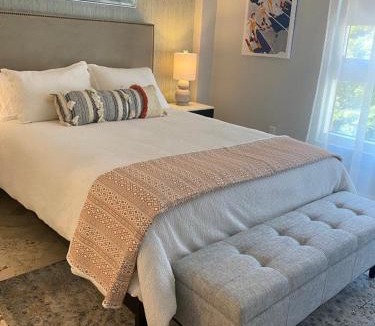 Coconut Grove House | Cozy 1 bedroom unit located in a Condo Hotel in the heart of Coconut Grove Free Parking