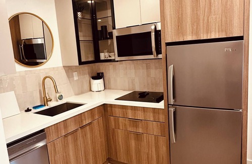 Poinsettia Heights Apartment | Cozy 1-bedroom apartment in adorable Fort Lauderdale with AC