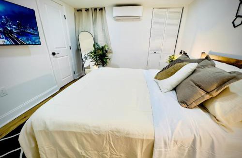 Foxcroft Square Apartment | Cozy 1BR in Philly and Rain Shower
