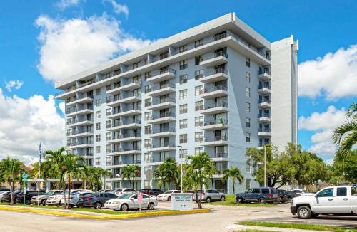 Golden Glades Apartment | Cozy 1BR Near Hard Rock Stadium - 223