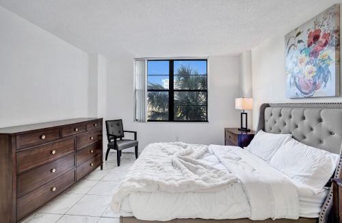 Golden Glades Apartment | Cozy 1BR Near Hard Rock Stadium - 214
