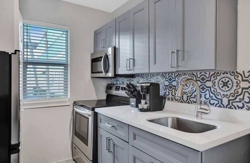 Poinciana Park Apartment | Cozy 1BR Stay for 4 in FT Lauderdale